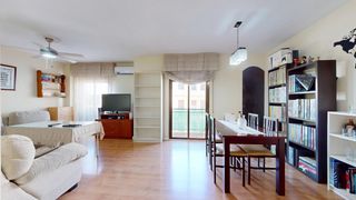 Etagenwohnung in Calle pineda 3. Piso exterior con dos balcones y plaza de garaje junto al paseo