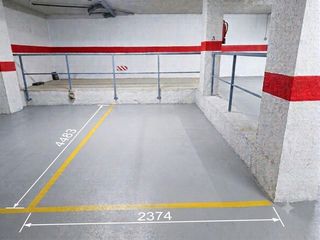 Aparcament cotxe a Avenida de al-nasir 3. Plaza de garaje en pleno vial norte