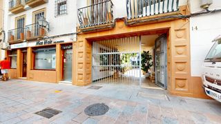 Piso en Conde de torres cabrera 14. Pisazo para poner a su gusto en pleno centro de córdoba con coch