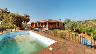 Mas à Carretera granada badajoz 8,9. Finca rústica de más de 70 hectáreas con cortijo, casa de guarda