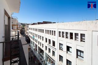 Oficina  Calle sierpes. Oficina exterior con 3 balcones a c/ tetun. 2 salas reunin, 3