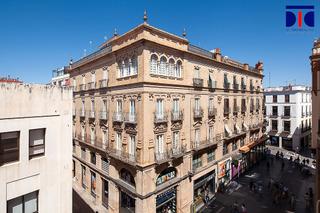 Ufficio  Calle sierpes. Opcin garaje. oficina exterior con 3 balcones a c/ tetun. 2 sa