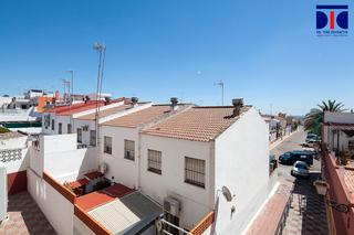 Pis  Calle antonio mairena. Negociable. terraza, sol y vistas abiertas. pintar y entrar