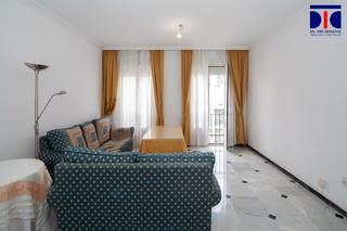 Location Appartement à La Buhaira. Para alquiler temporal, no estudiantes. incluido aparcamiento. t