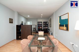 Affitto Ufficio in Los Remedios. También en venta (235.000 €). oficina totalmente instalada, con