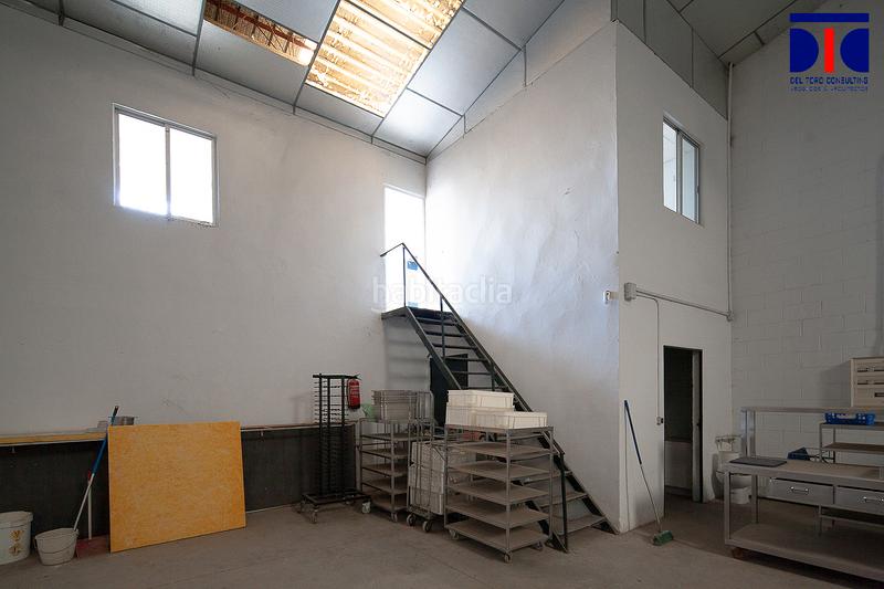 Foto 3b2c3919-b759-411a-af80-6346f2f8ce86. Industrial building in La Paz Alcalá de Guadaira