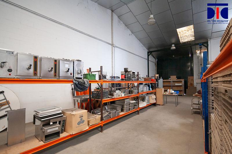 Foto eaa6c9c3-0985-4710-adcc-e4cd51b66ecf. Industrial building in La Paz Alcalá de Guadaira