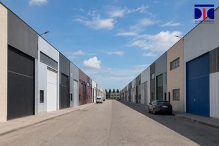 Nau industrial  Avenida de jerez. Nave con entreplanta de oficina y aseo,  muy bien comunicada, co
