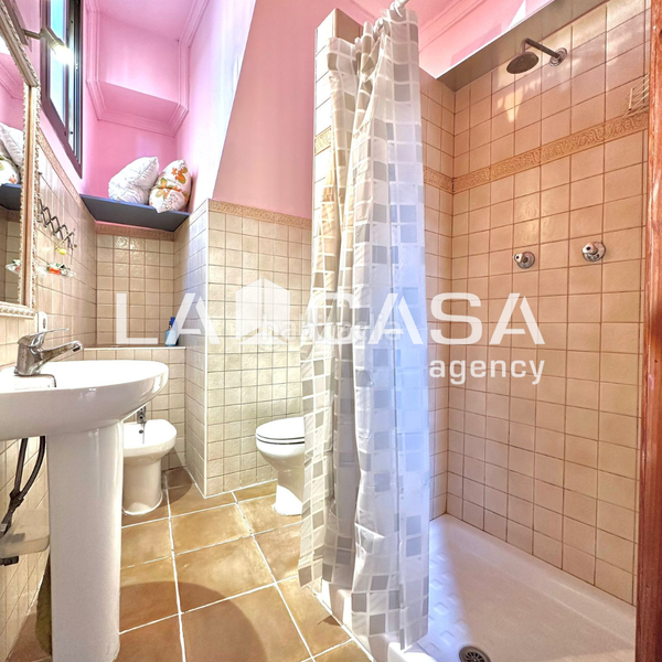 Foto cb3eaf63-53cc-4ddf-97ff-73fb3d6f4d03. Loft in Cruz Roja Sevilla