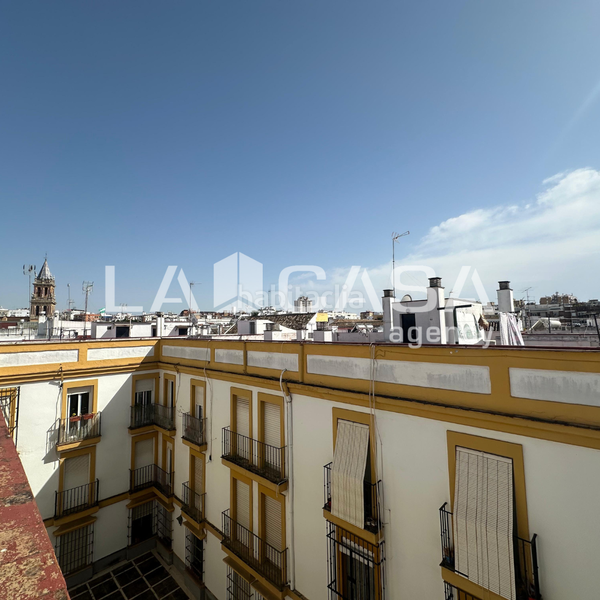 Foto b22a2ada-12da-4422-b7cd-2d29ec5c774f. Piso en Triana Casco Antiguo Sevilla