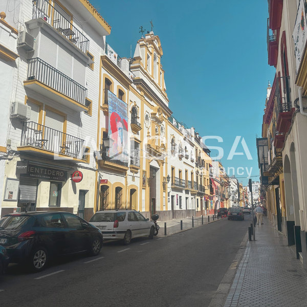 Foto f6e16a15-1842-4cee-b86f-f47dc42d4557. Piso en Triana Casco Antiguo Sevilla