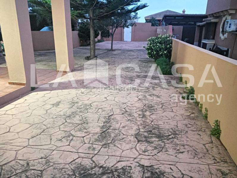 Foto 9e1b518b-9cc7-4bb5-91cb-91681622244e. Rez-de-chaussée avec parking dans El Zabal-Santa Margarita Línea de la Concepción (La)