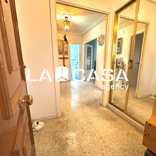 Foto b7072996-d602-4eb0-91be-1c62e03e41a2. Appartamento con parcheggio in San Julián Sevilla