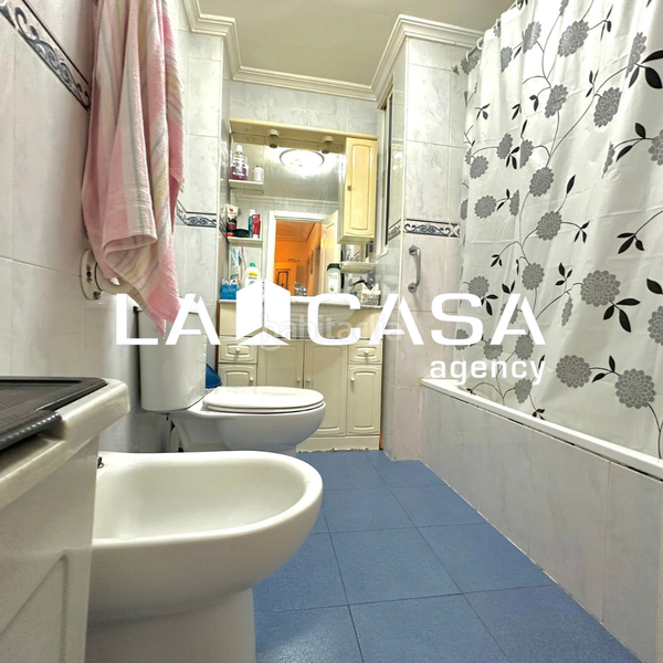 Foto c1923923-7c47-4809-b161-b1d8981b03ac. Flat with parking in San Julián Sevilla