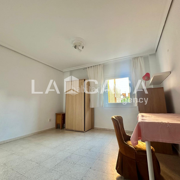 Foto d8adfd61-2943-490e-82c3-597fafab08ce. Flat in Villegas Sevilla