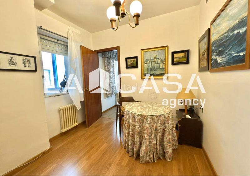 Foto ef0b6b78-ac4b-4f1f-8791-ead4524aa7e4. Flat with parking in Los Remedios Sevilla