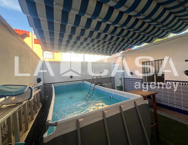 Foto fda6e3dc-44d4-48f2-b206-c5d5ab59375c. Casa a schiera con parcheggio in Arco Norte - Avda España Dos Hermanas