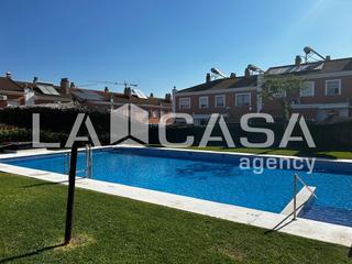 Casa adossada a Avenida de Europa