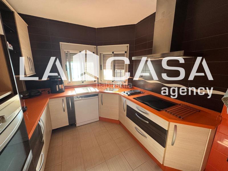 Foto fbbc7e55-08b1-45ed-b8c8-c689f5e628cb. Casa adossada amb aparcament a La Motilla - Fuente del Rey Dos Hermanas