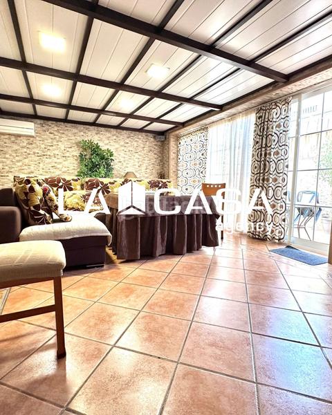 Foto 20f23560-5181-4f85-b419-167793375007. Reihenhaus mit pool in Urbadiez - Entrepuentes Sevilla