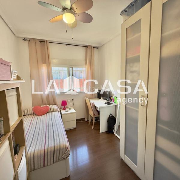 Foto 05eaffd7-0ff6-49a6-8318-4b13bd78ec3d. Dachwohnung in colores - entreparques Sevilla