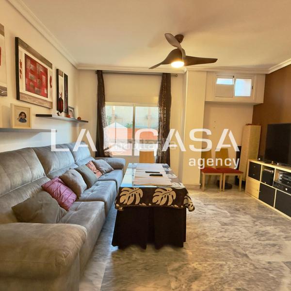 Foto 21c8a774-4eed-4de2-8ff1-6acedd361b3e. Dachwohnung in colores - entreparques Sevilla