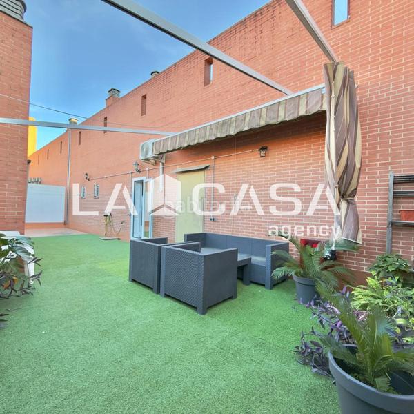 Foto 9fc9bb4d-a772-48ad-b0ad-5fddc0a67f60. Dachwohnung in colores - entreparques Sevilla