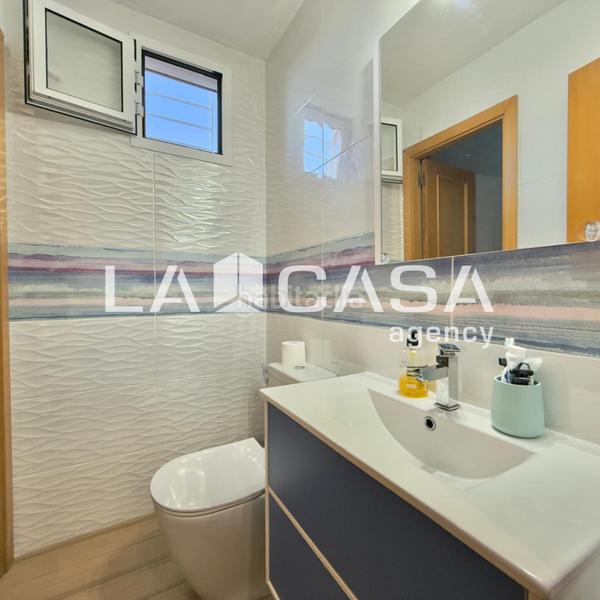 Foto cd239a52-b4f2-4282-b615-1d57d1d9b26b. Dachwohnung in colores - entreparques Sevilla