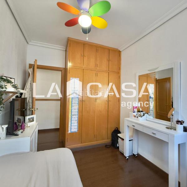 Foto e2d3f867-ba12-4553-8d6e-cd6e4f96dc92. Dachwohnung in colores - entreparques Sevilla