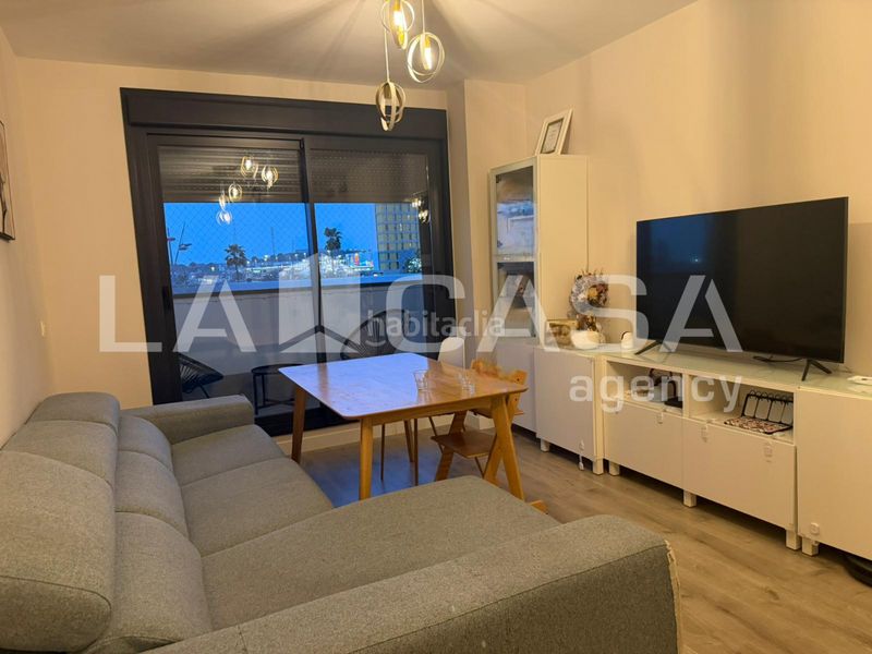 Foto 1752c357-06ff-4a82-b7f4-0d61eb30380b. Pis amb aparcament piscina a Entrenúcleos Dos Hermanas