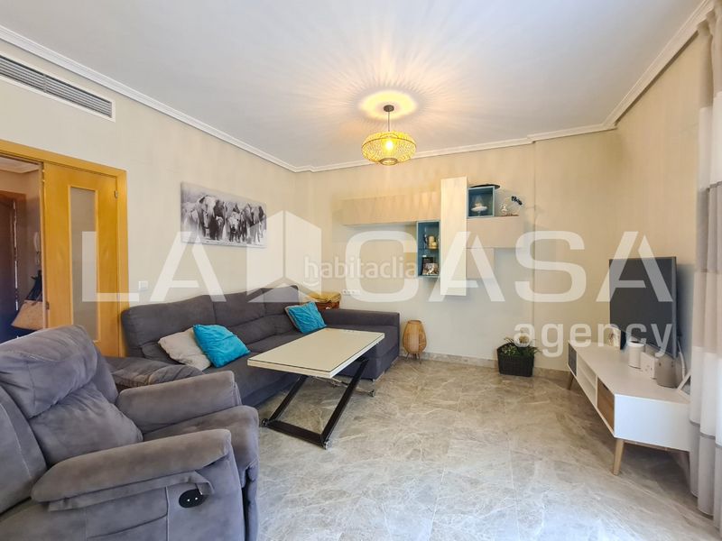 Foto b647b9a6-e28a-496b-9820-67092c9eb2f1. Casa adossada a Olivar de Quintos Montequinto
