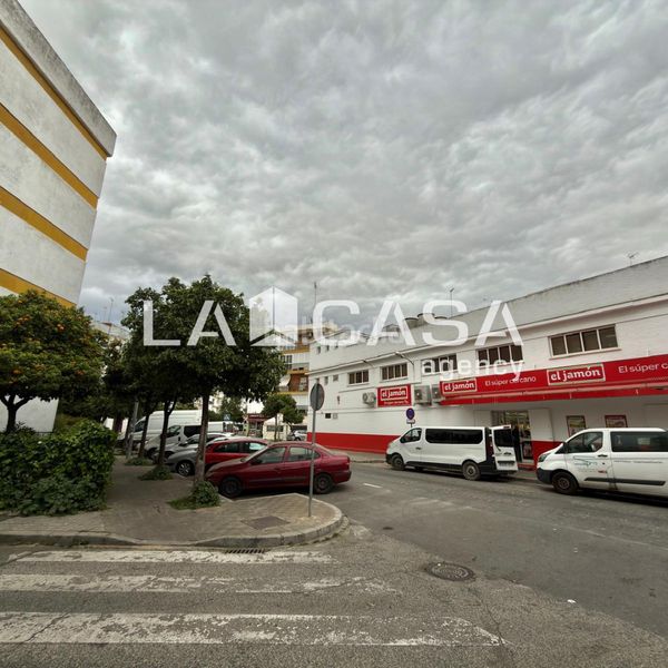 Foto 5d0d90a5-031a-4018-9dc4-d27db3105c21. Pis a Cruz Roja Sevilla