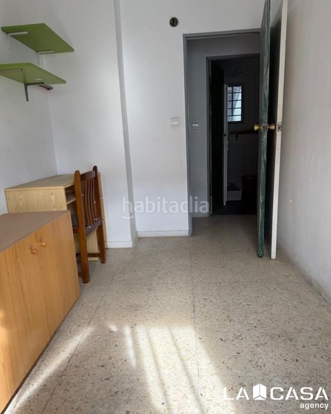 Foto c76b8f84-b6be-4a8d-8dd9-ee6864bee381. Pis a Cruz Roja Sevilla