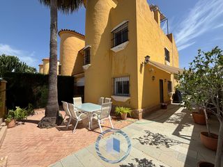 Maison jumelée  Calle jose de veitia. Casa o chalet independiente en venta en condequinto.
