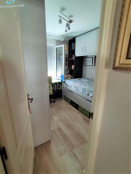 Foto e0dea40d-5363-40b3-8ba0-e59faefe31cb. Piso  con opción de garaje en segunda aguda en Cádiz