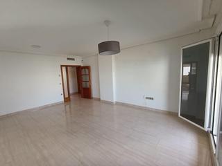 Appartement à Huerta de la Reina - Trassierra. Piso seminuevo en zona vial