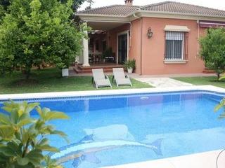 Chalet en El Higuerón. Se vende chalet, con piscina propia, en urbanización la gorgoja,