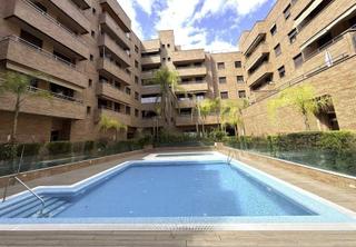 Piso en Tablero Bajo - Arruzafilla. Piso en zona de la arruzafilla , con terraza y piscina comunitar