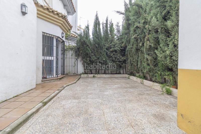 Foto 3da6adf9-a6ef-4d4a-bd4b-0e99b5dd7d85. Casa pareada  de 3 plantas a la venta en Bormujos