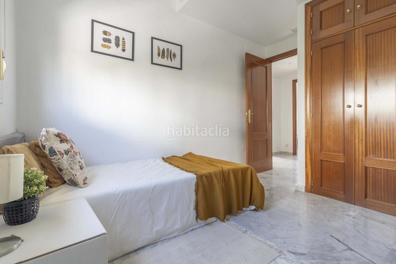 Foto 42bd0083-0fad-46c1-9f57-68944c7cb197. Casa pareada  de 3 plantas a la venta en Bormujos