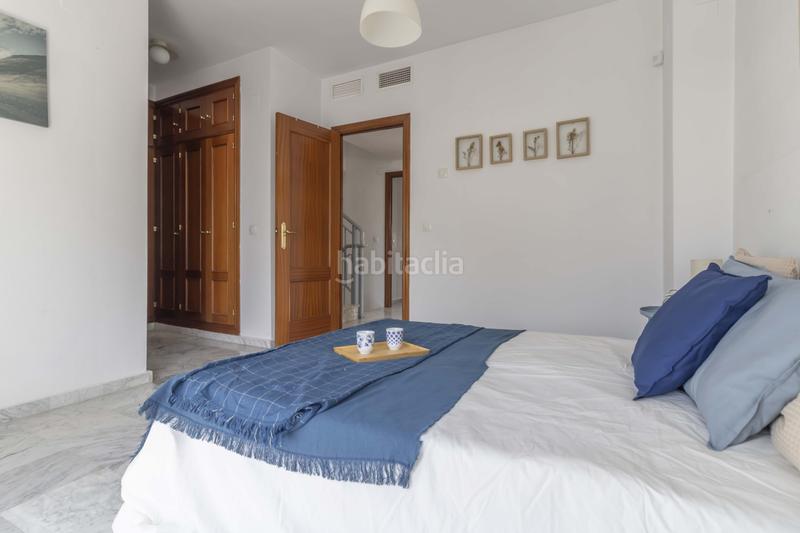 Foto 5df3be18-d306-4458-9534-bd06d0d7dc00. Casa pareada  de 3 plantas a la venta en Bormujos