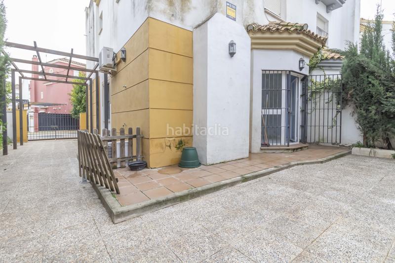 Foto 81e1fd38-3058-4ea4-aeaf-913a2b097d11. Casa pareada  de 3 plantas a la venta en Bormujos