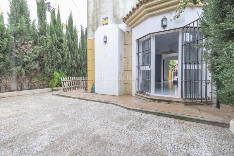 Foto 8ef69c82-a8d4-4e37-8825-f0f951bae61e. Casa pareada  de 3 plantas a la venta en Bormujos
