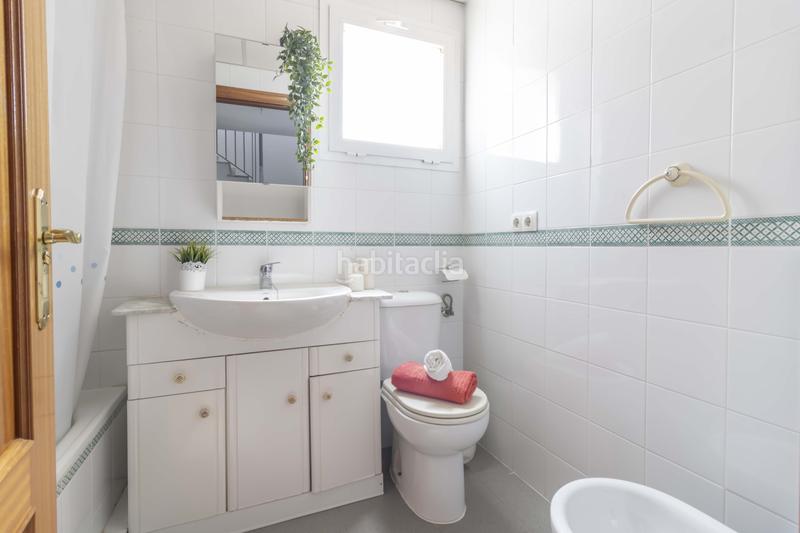 Foto a85e5854-7920-4d01-8f4f-5cbee766fd99. Casa pareada  de 3 plantas a la venta en Bormujos