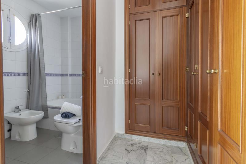 Foto b77de47c-9c85-456c-82c1-8fbfb5fa0d3d. Casa pareada  de 3 plantas a la venta en Bormujos