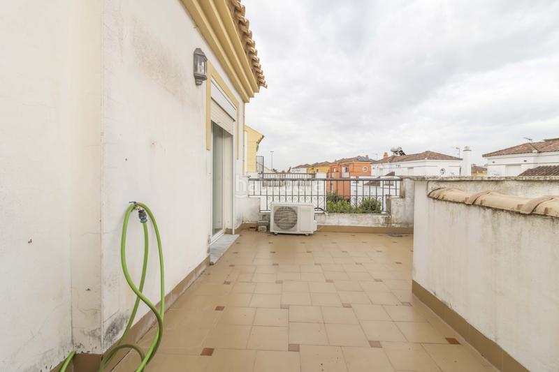 Foto b9386515-082a-4c88-9732-62e1e2d2ad0d. Casa pareada  de 3 plantas a la venta en Bormujos