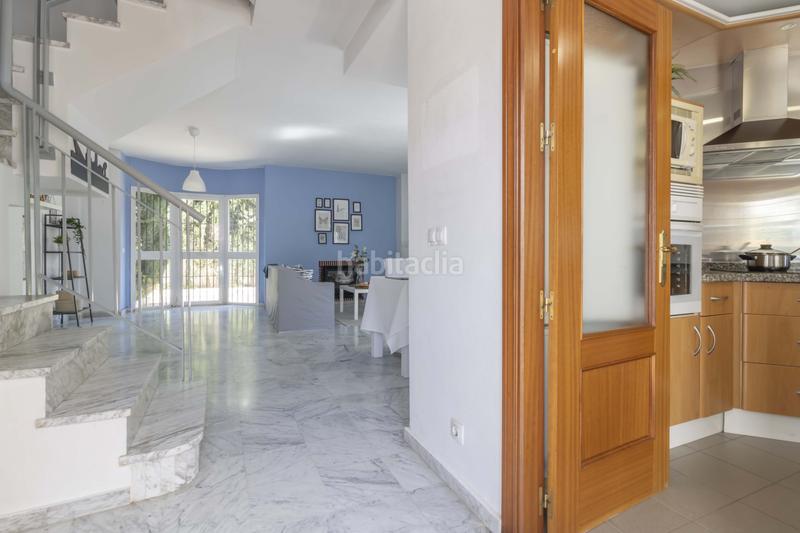 Foto d5984df2-f27c-4e17-8ef5-a4f553964fb6. Casa pareada  de 3 plantas a la venta en Bormujos