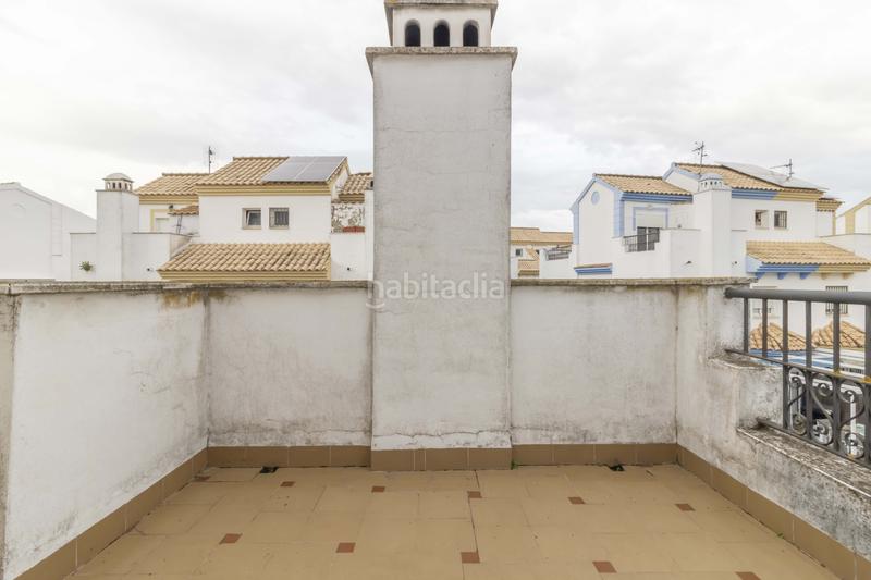 Foto e36122d5-4c66-4a8c-a384-7e02fed48698. Casa pareada  de 3 plantas a la venta en Bormujos