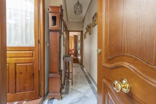 Pis a Centro - Doña Mercedes. Piso con patio y garaje a la venta en dos hermanas, zona centro