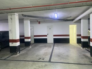 Lloguer Aparcament cotxe a Triana Casco Antiguo. Plaza de garaje y trastero para alquilar en triana la semana de